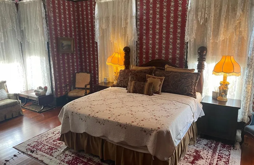 Grand Gables Inn-1